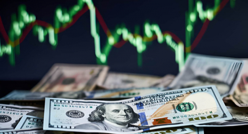 Dollaro ai massimi da un mese: cresce l'attesa per un rialzo dei tassi Fed
